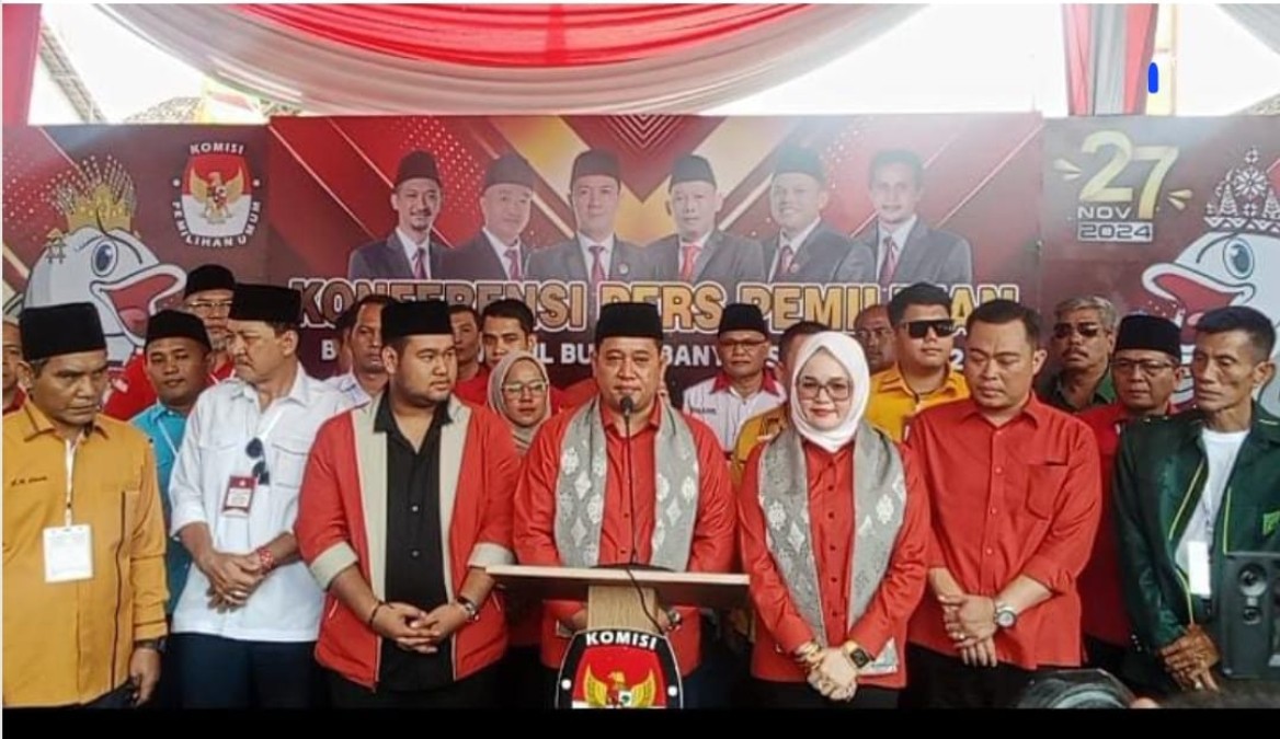 Ribuan Relawan dan Pendukung Hantarkan Pasangan ASTA Mendaftar ke KPU Banyuasin