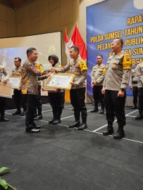 Dengan Nilai 92,74 Zona Hijau Kategori A Kualitas Tertinggi, Kapolres Musi Rawas Terima Langsung Penghargaan Kepatuhan Penyelenggaraan Pelayanan Publik 2023 Dari Ombudsman RI