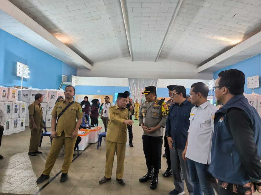 Wakil Bupati PALI H. Sumardjono dan Kapolres Pali AKBP Khairu Nasrudin, S.I.K, M.H kunjungi Rapat Pleno Terbuka Rekapitulasi Hasil Penghitungan Suara dan Penetapan Hasil Pemilu 2024 tingkat Kecamatan Talang Ubi