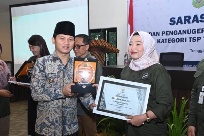 Bupati Trenggalek Serahkan Penghargaan Soetran Award kepada Perusahaan yang Tertib dan Aktif Berikan CSR
